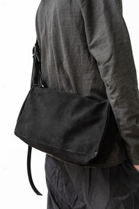 m.a+/BM22Z NUB.R 1,0 zipper medium rectangular shoulder bag